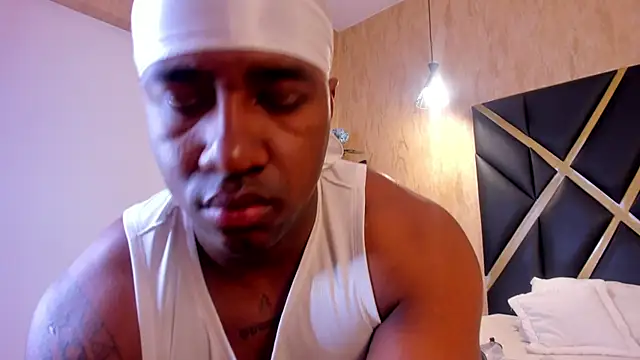 Snapshot of LuccianoDaytona chatting on 02-21-26, 07:48 LuccianoDaytona online show from 02-21-26, 07:48