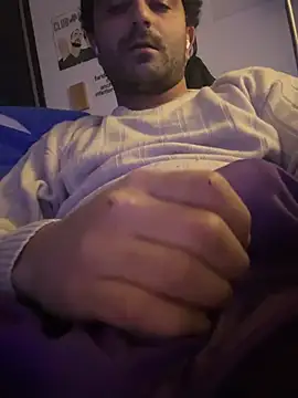 Snapshot of elia2711 chatting on 02-14-26, 05:37 elia2711 online show from 02-14-26, 05:37