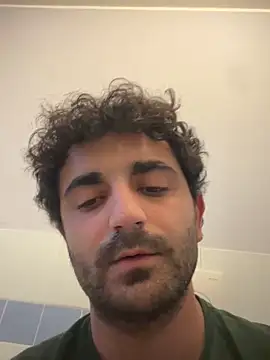 Snapshot of elia2711 chatting on 02-17-26, 04:57 elia2711 online show from 02-17-26, 04:57