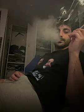 Snapshot of elia2711 chatting on 02-19-26, 02:40 elia2711 online show from 02-19-26, 02:40