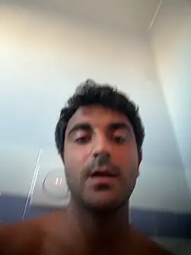 Snapshot of elia2711 chatting on 05-20-26, 05:19 elia2711 online show from 05-20-26, 05:19