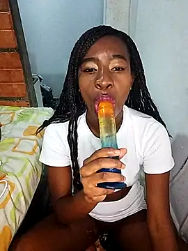 Snapshot of -hotebony chatting on 05-01-26, 01:32 -hotebony online show from 05-01-26, 01:32