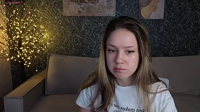 Snapshot of Mini_Allice chatting on 02-17-26, 01:02 Mini Allice online show from 02-17-26, 01:02