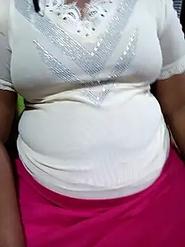 Snapshot of tamilkayal431 chatting on 02-14-26, 08:55 tamilkayal431 online show from 02-14-26, 08:55