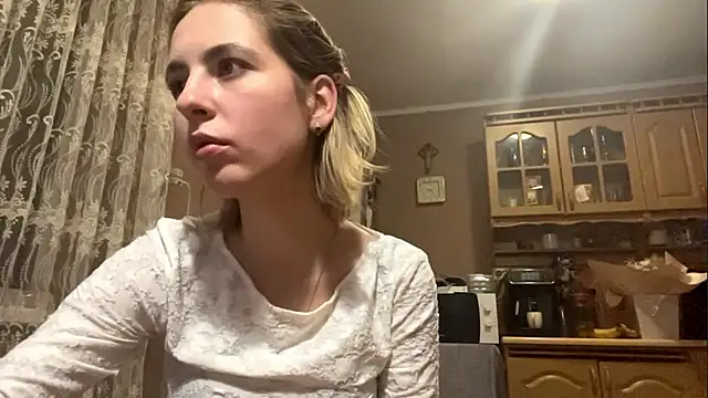 Snapshot of CharmingBlonde chatting on 02-17-26, 06:25 CharmingBlonde online show from 02-17-26, 06:25