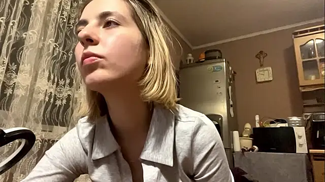 Snapshot of CharmingBlonde chatting on 02-18-26, 06:48 CharmingBlonde online show from 02-18-26, 06:48