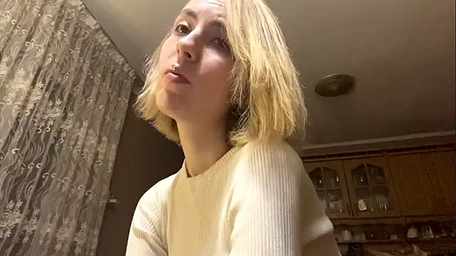 Snapshot of CharmingBlonde chatting on 02-19-26, 06:15 CharmingBlonde online show from 02-19-26, 06:15