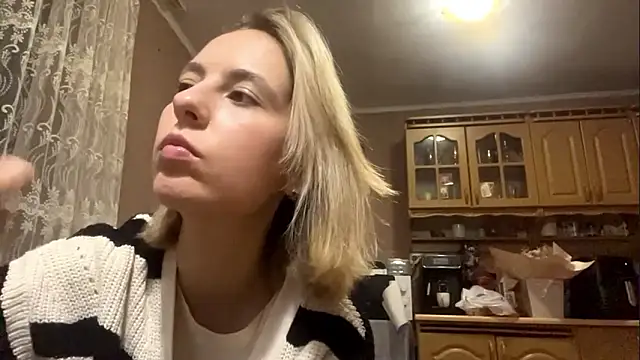 Snapshot of CharmingBlonde chatting on 02-20-26, 06:19 CharmingBlonde online show from 02-20-26, 06:19