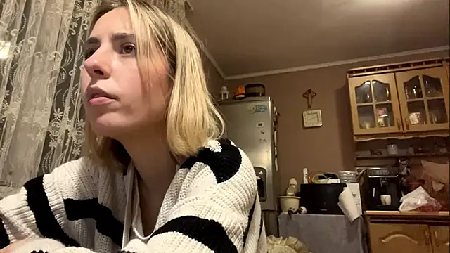 Snapshot of CharmingBlonde chatting on 02-22-26, 05:11 CharmingBlonde online show from 02-22-26, 05:11