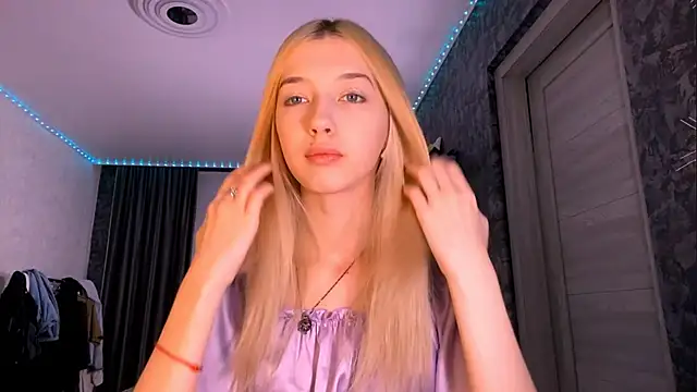 Snapshot of TaliCaan chatting on 02-15-26, 12:03 TaliCaan online show from 02-15-26, 12:03