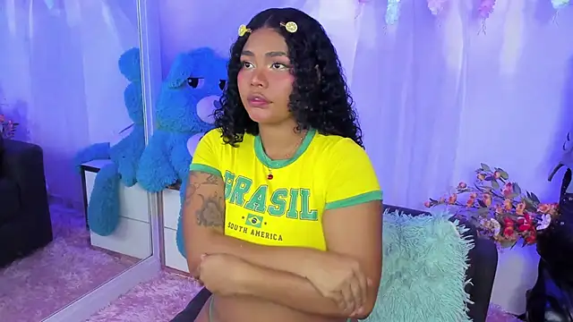 Snapshot of Angel_Belll chatting on 04-07-26, 01:06 Angel Belll online show from 04-07-26, 01:06