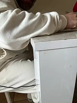 Snapshot of trombaio chatting on 02-25-26, 01:43 trombaio online show from 02-25-26, 01:43