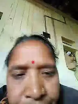 Snapshot of Loomaraj chatting on 05-10-26, 02:50 Loomaraj online show from 05-10-26, 02:50