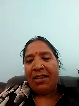 Snapshot of Loomaraj chatting on 05-14-26, 03:46 Loomaraj online show from 05-14-26, 03:46