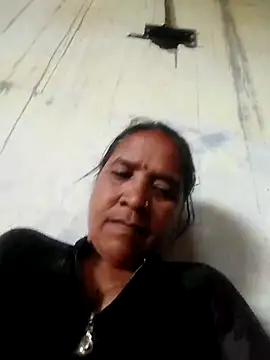 Snapshot of Loomaraj chatting on 05-15-26, 05:36 Loomaraj online show from 05-15-26, 05:36