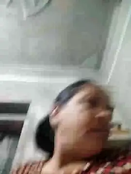 Snapshot of Loomaraj chatting on 05-28-26, 10:07 Loomaraj online show from 05-28-26, 10:07