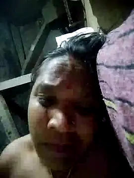 Snapshot of Loomaraj chatting on 05-31-26, 05:42 Loomaraj online show from 05-31-26, 05:42
