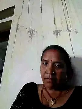 Snapshot of Loomaraj chatting on 06-07-26, 05:11 Loomaraj online show from 06-07-26, 05:11