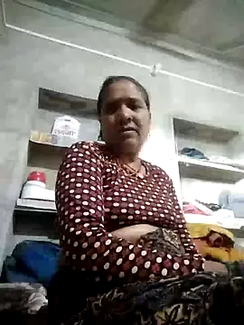 Snapshot of Loomaraj chatting on 06-08-26, 02:12 Loomaraj online show from 06-08-26, 02:12