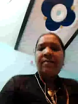 Snapshot of Loomaraj chatting on 06-10-26, 12:22 Loomaraj online show from 06-10-26, 12:22