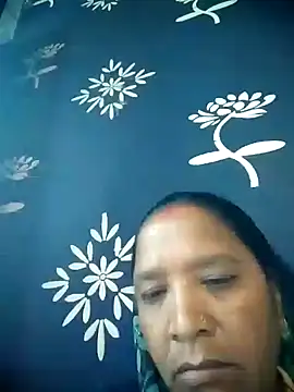 Snapshot of Loomaraj chatting on 06-11-26, 12:32 Loomaraj online show from 06-11-26, 12:32