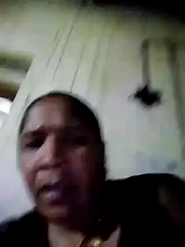 Snapshot of Loomaraj chatting on 06-16-26, 05:59 Loomaraj online show from 06-16-26, 05:59