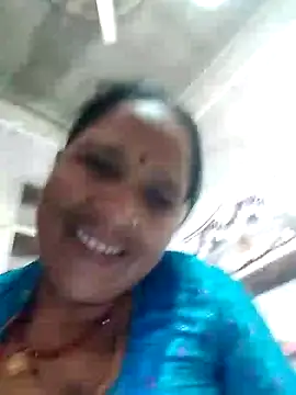 Snapshot of Loomaraj chatting on 06-20-26, 07:44 Loomaraj online show from 06-20-26, 07:44