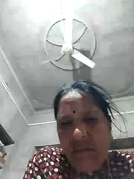 Snapshot of Loomaraj chatting on 06-20-26, 08:55 Loomaraj online show from 06-20-26, 08:55