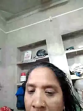 Snapshot of Loomaraj chatting on 06-22-26, 05:59 Loomaraj online show from 06-22-26, 05:59