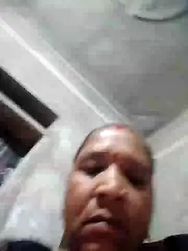 Snapshot of Loomaraj chatting on 06-28-26, 11:22 Loomaraj online show from 06-28-26, 11:22