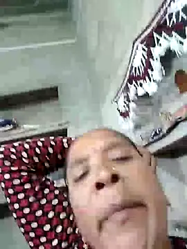 Snapshot of Loomaraj chatting on 06-29-26, 10:48 Loomaraj online show from 06-29-26, 10:48