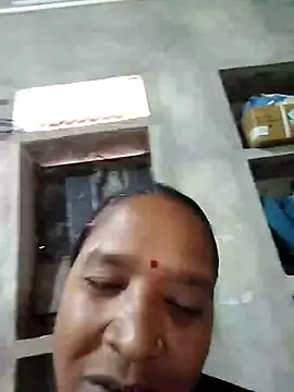 Snapshot of Loomaraj chatting on 07-14-26, 01:30 Loomaraj online show from 07-14-26, 01:30