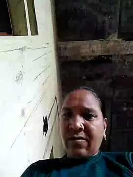 Snapshot of Loomaraj chatting on 07-14-26, 02:05 Loomaraj online show from 07-14-26, 02:05