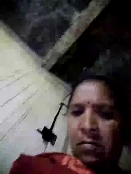 Snapshot of Loomaraj chatting on 07-14-26, 02:34 Loomaraj online show from 07-14-26, 02:34