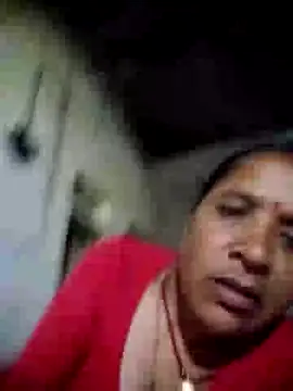 Snapshot of Loomaraj chatting on 07-15-26, 04:34 Loomaraj online show from 07-15-26, 04:34