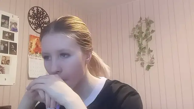 Snapshot of RunawayBr1de chatting on 02-22-26, 02:37 RunawayBr1de online show from 02-22-26, 02:37