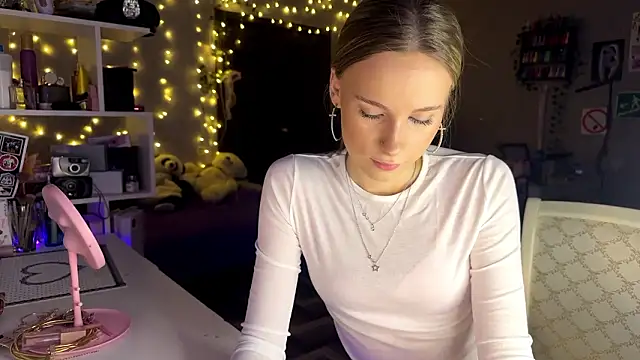 Snapshot of amily_sunray chatting on 02-13-26, 01:51 amily sunray online show from 02-13-26, 01:51