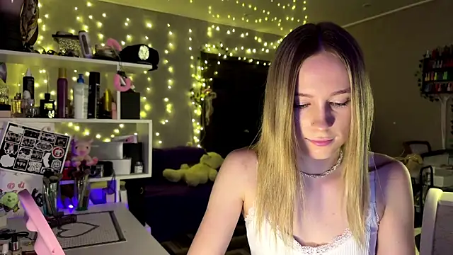 Snapshot of amily_sunray chatting on 02-22-26, 03:43 amily sunray online show from 02-22-26, 03:43