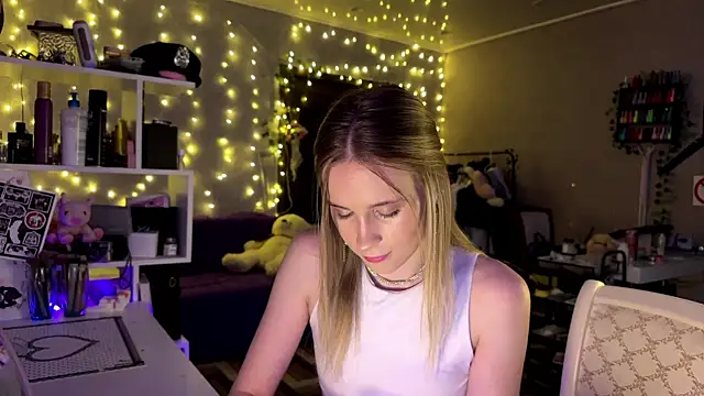 Snapshot of amily_sunray chatting on 02-25-26, 02:16 amily sunray online show from 02-25-26, 02:16