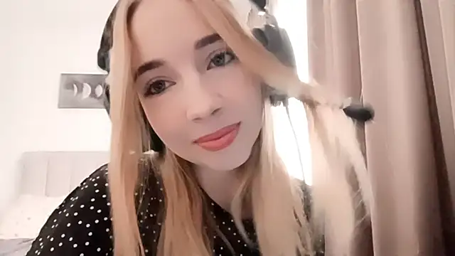 Snapshot of WackyNome chatting on 02-10-26, 06:06 WackyNome online show from 02-10-26, 06:06