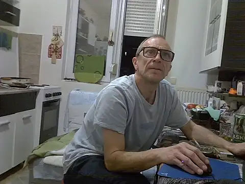 Snapshot of 1973jungen chatting on 02-08-26, 08:34 1973jungen online show from 02-08-26, 08:34