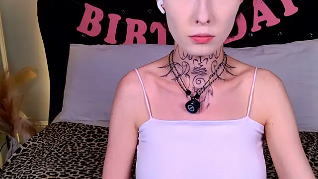 Snapshot of roxy_morrison_x chatting on 07-09-26, 03:32 roxy morrison x online show from 07-09-26, 03:32