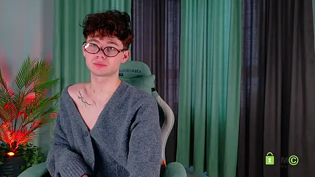 Snapshot of moon_Gloww chatting on 03-24-26, 01:54 moon Gloww online show from 03-24-26, 01:54