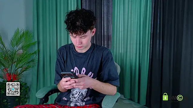 Snapshot of moon_Gloww chatting on 03-26-26, 02:28 moon Gloww online show from 03-26-26, 02:28