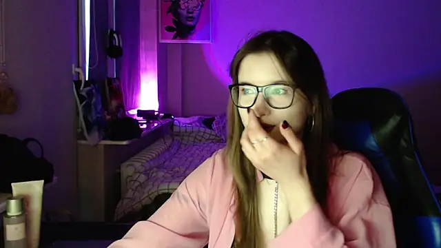 LunaXcherry online show from 04-10-26, 05:39