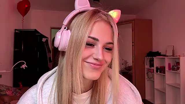 Snapshot of Evva_mayy chatting on 02-19-26, 12:23 Evva mayy online show from 02-19-26, 12:23