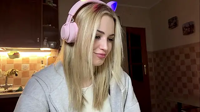 Snapshot of Evva_mayy chatting on 02-22-26, 04:49 Evva mayy online show from 02-22-26, 04:49