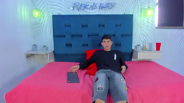 Snapshot of Adventurous_Boys chatting on 02-20-26, 06:08 Adventurous Boys online show from 02-20-26, 06:08