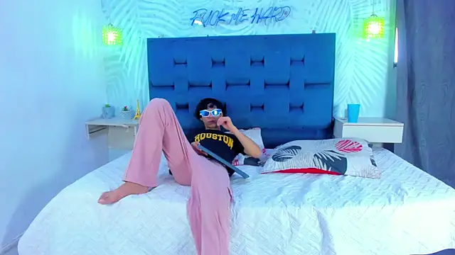 Snapshot of Adventurous_Boys chatting on 02-27-26, 06:19 Adventurous Boys online show from 02-27-26, 06:19