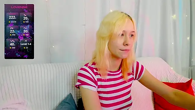 Snapshot of EmilyTrase chatting on 03-02-26, 01:30 EmilyTrase online show from 03-02-26, 01:30